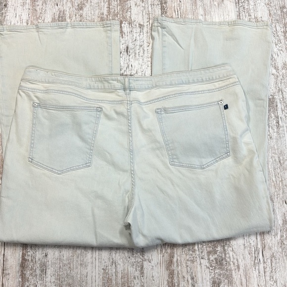 Pilcro Light Wash Flare Leg Jeans Size 26W - Picture 2 of 10